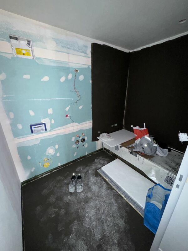 Unfertiges Badezimmer im Umbau