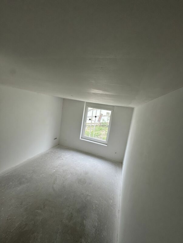 Leerer Innenraum mit Fenster