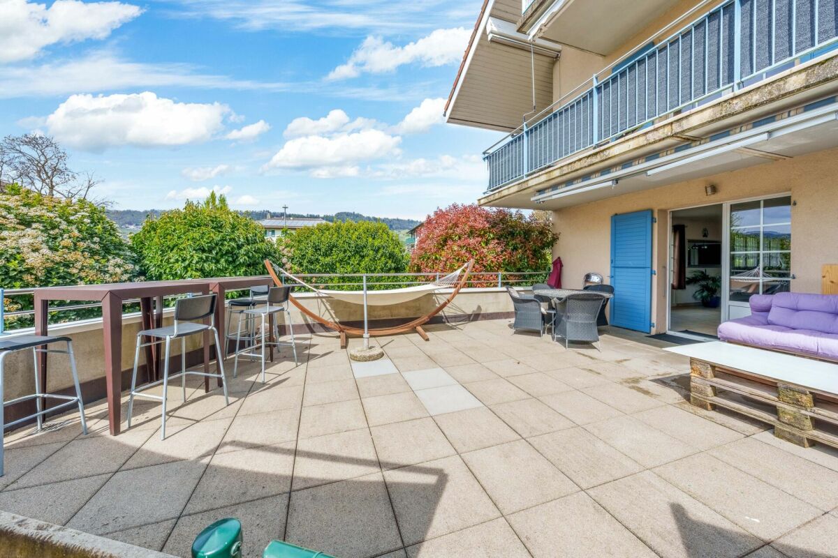 Große Dachterrasse mit Blick ins Grüne