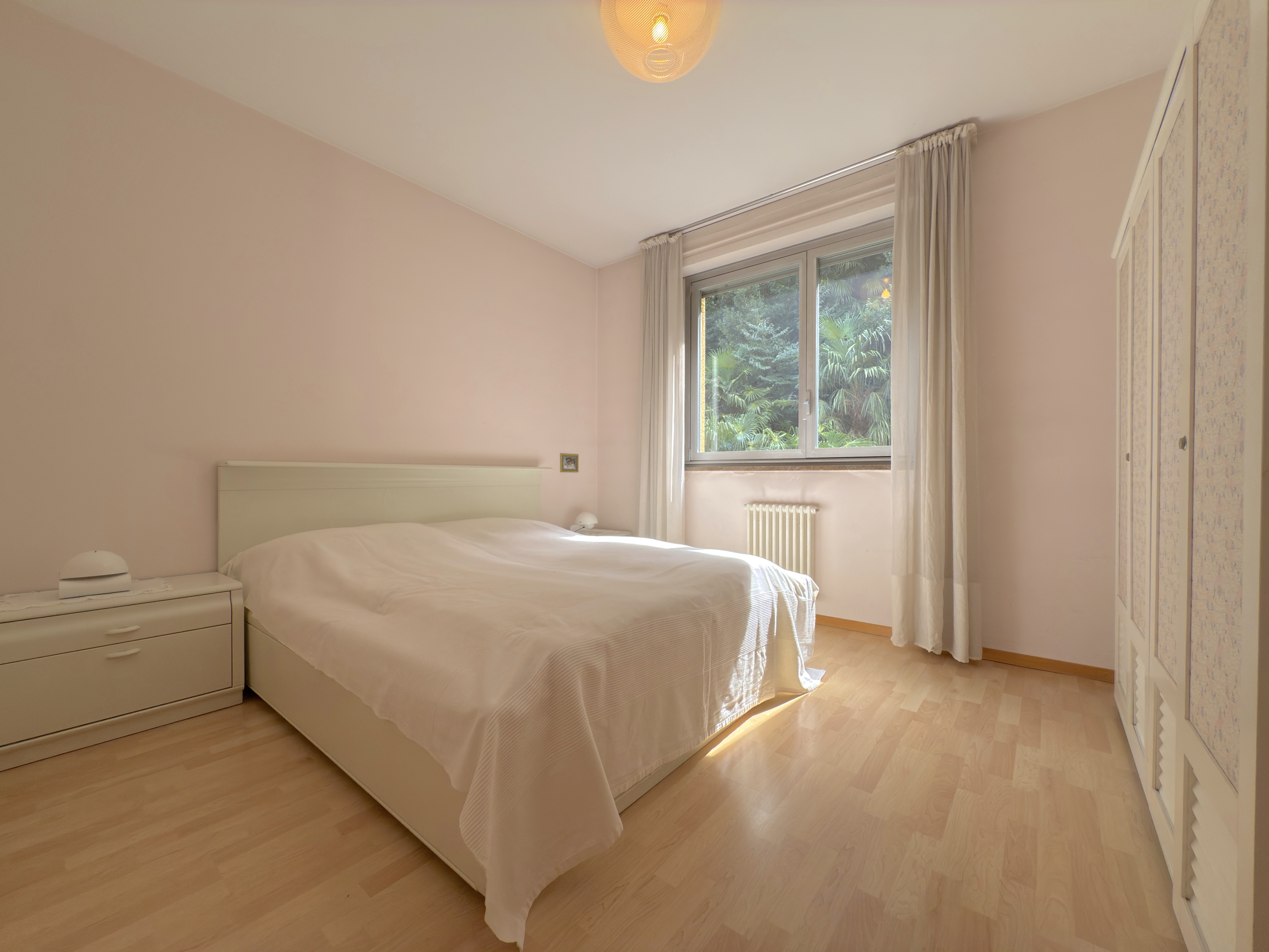 Helles Schlafzimmer mit Pastellwänden