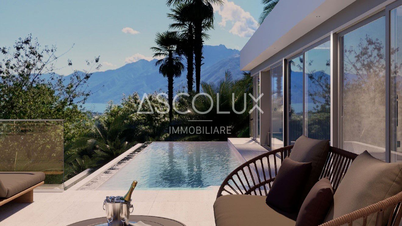 Luxuriöse Terrasse mit Pool und Bergblick