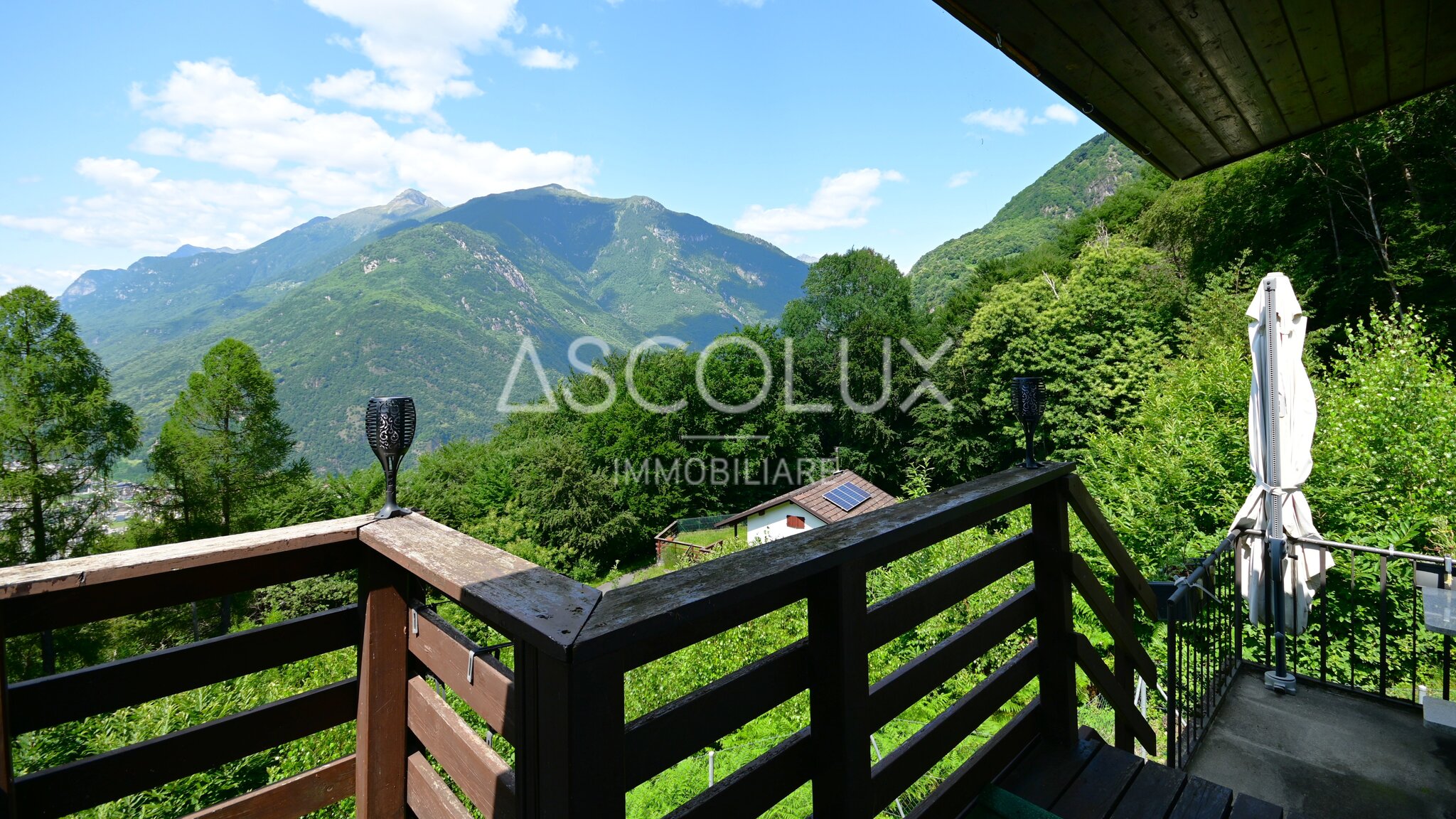 Balkon mit Alpenblick