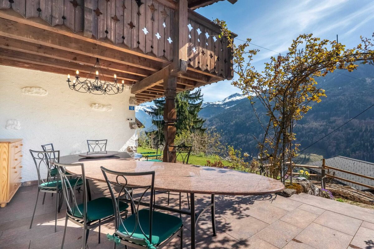 Bergterrasse mit Alpenblick