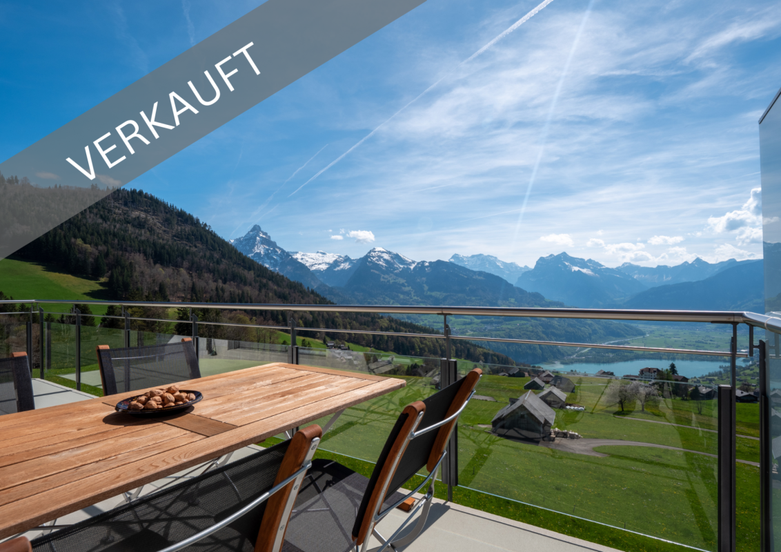 Balkon mit Bergpanorama