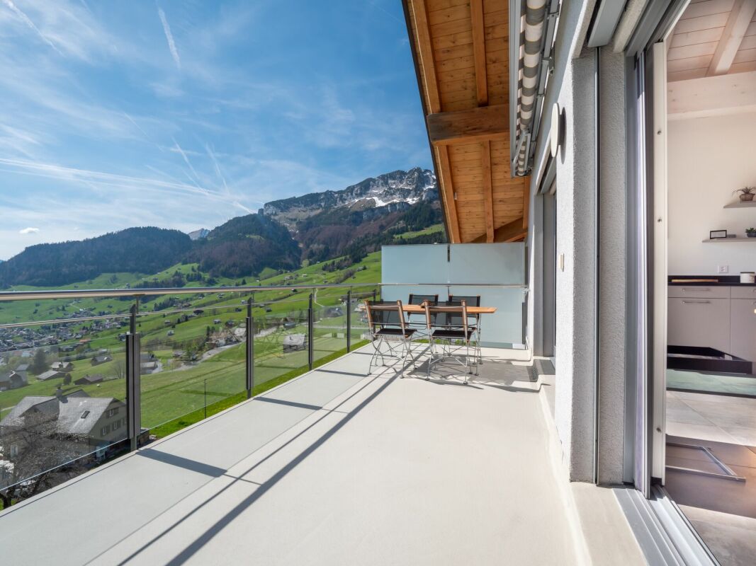 Balkon mit Bergblick