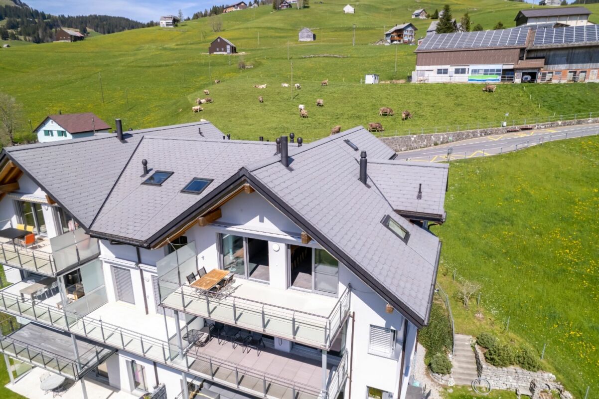 Alpenhaus mit Balkon und Solardach
