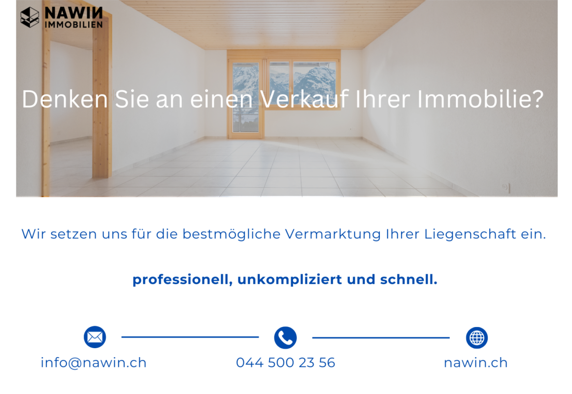 Leerer Wohnraum mit Bergblick