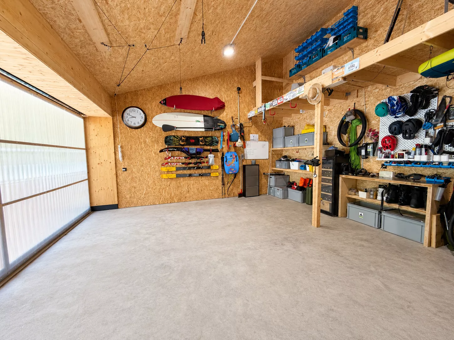Werkstatt-/Garage mit Sport- und Stauraum