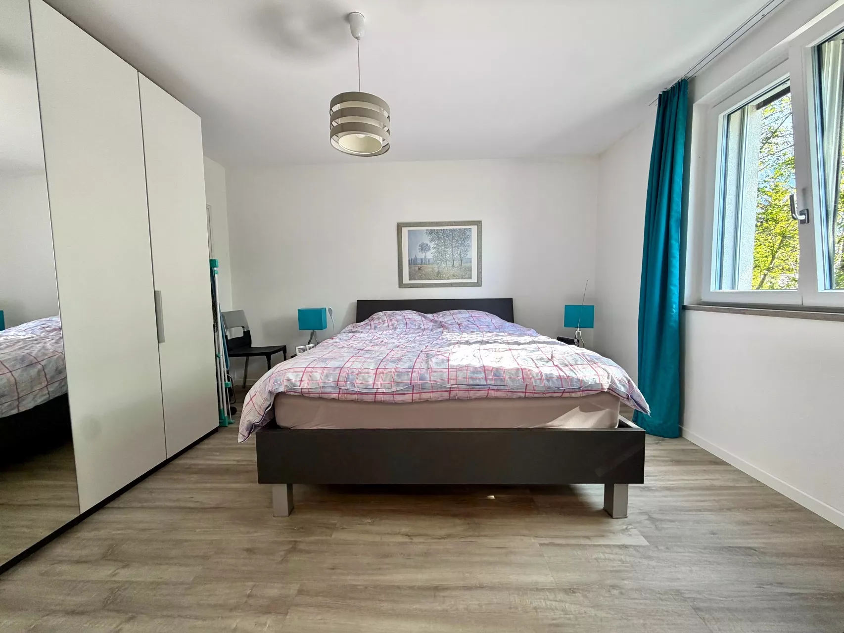 Schlafzimmer mit Tageslicht