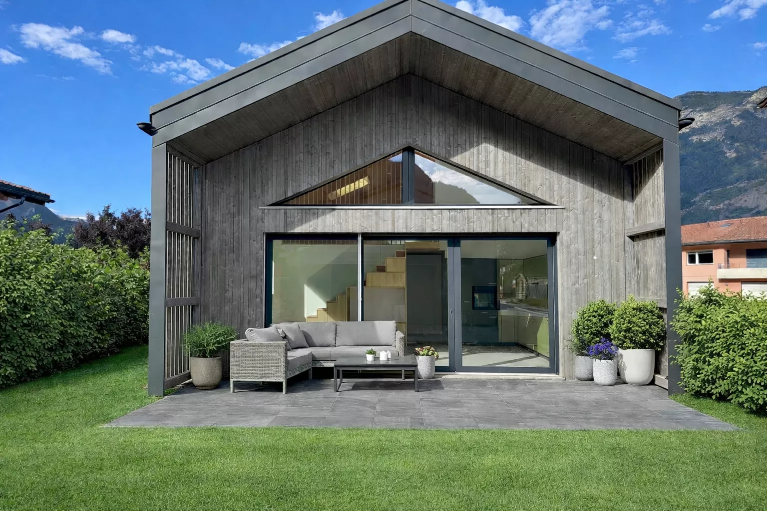 Moderner Holzbau mit Terrasse