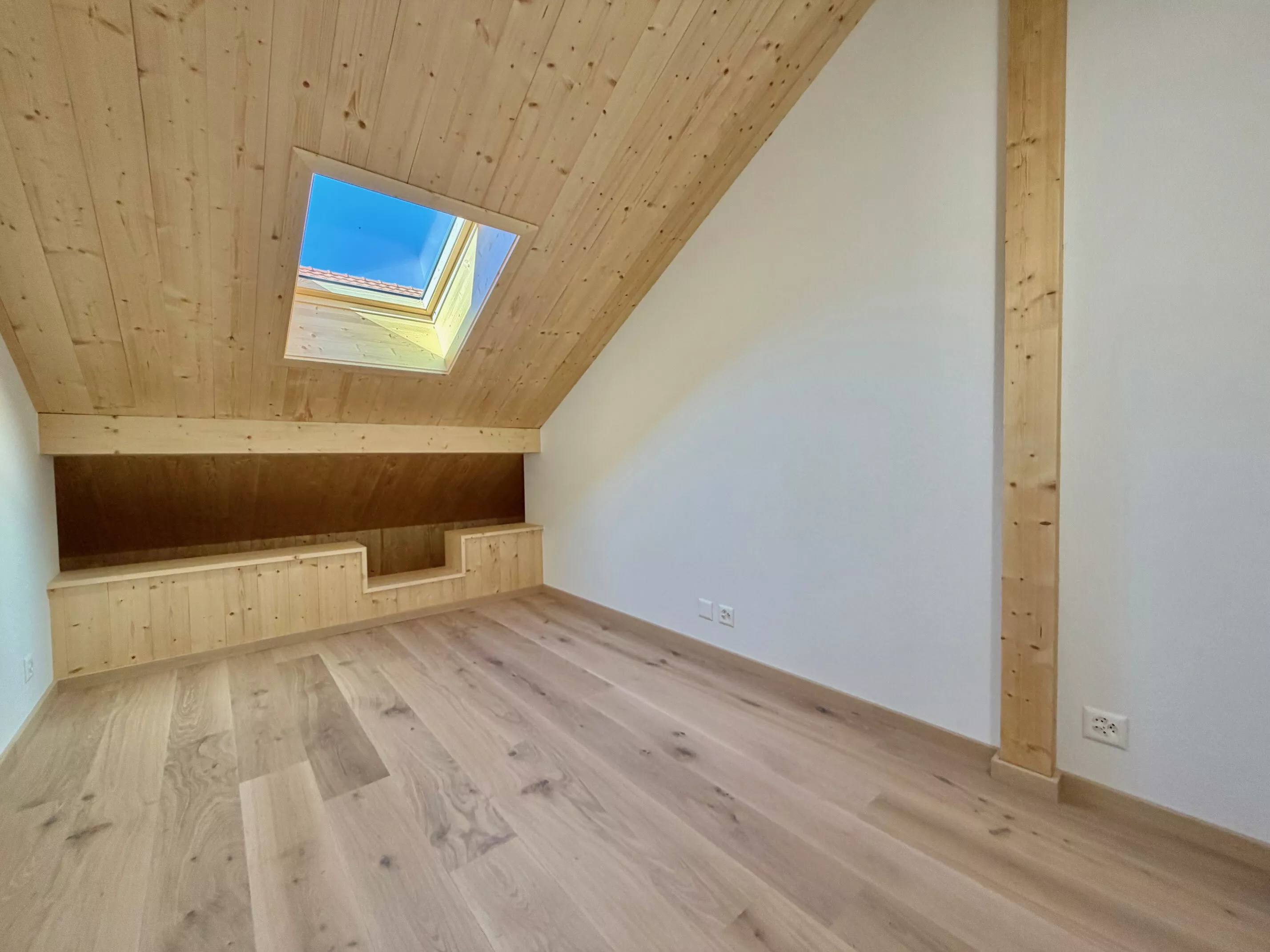 Ausgebauter Dachraum mit Dachfenster
