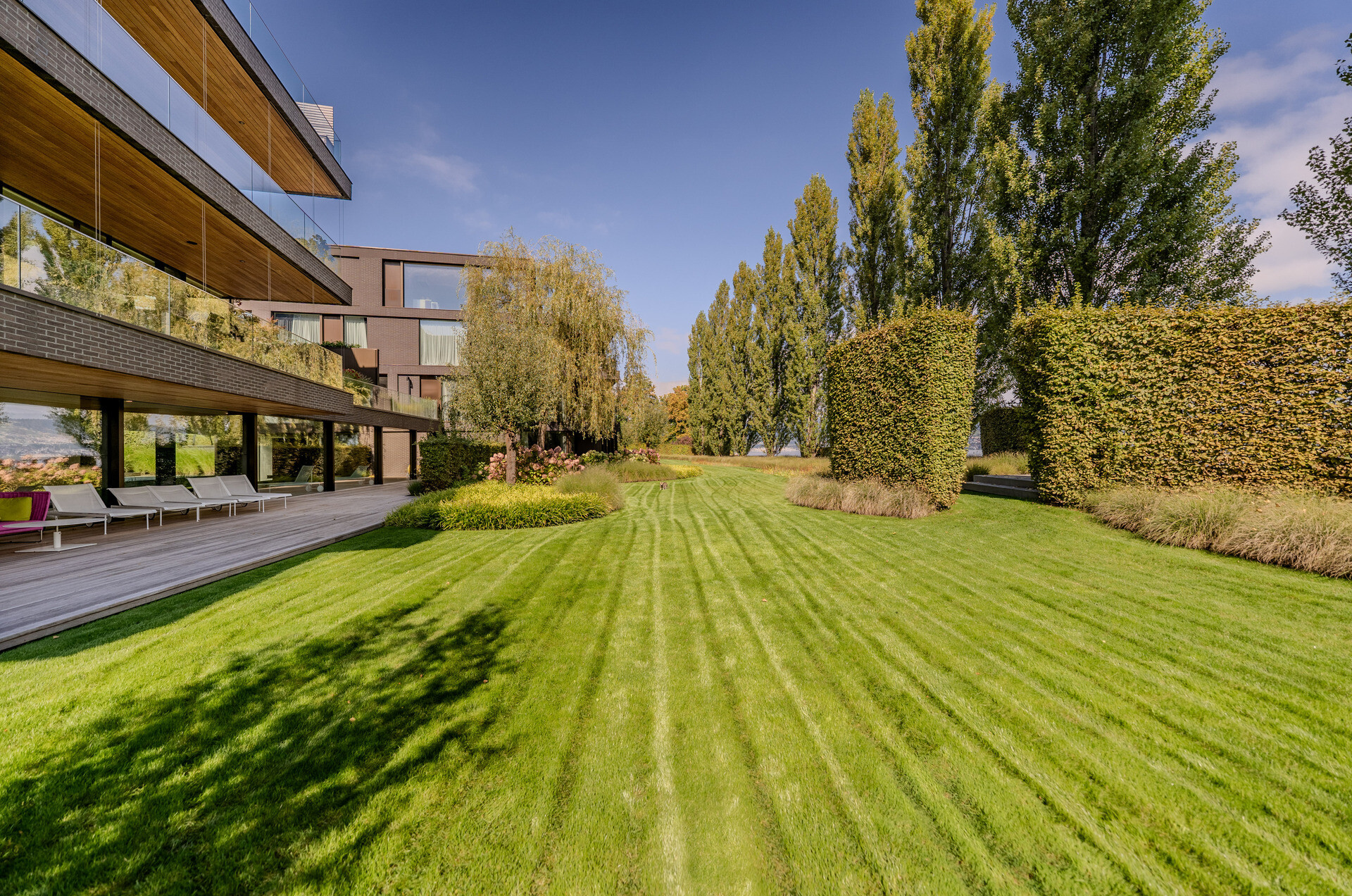 Moderne Wohnanlage mit großzügigem Garten