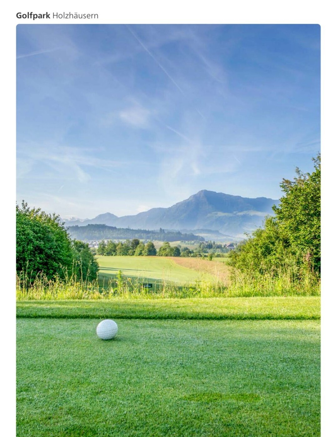 Golfplatz mit Bergblick