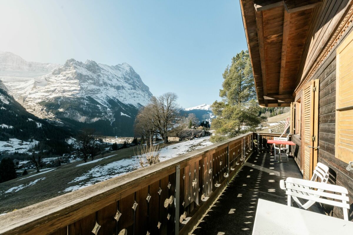Balkon mit Bergpanorama