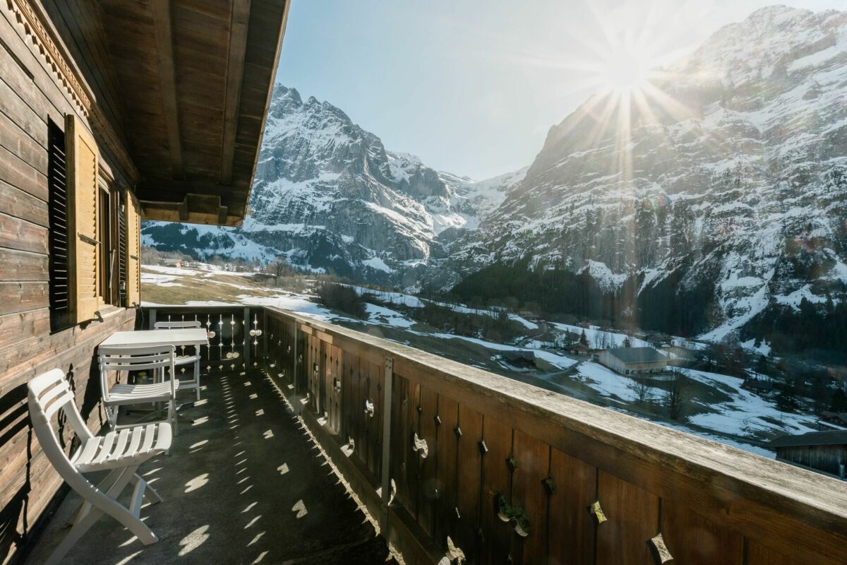 Balkon mit Bergpanorama
