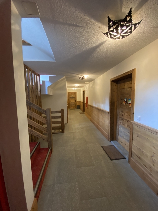 Flur im alpinen Holzstil