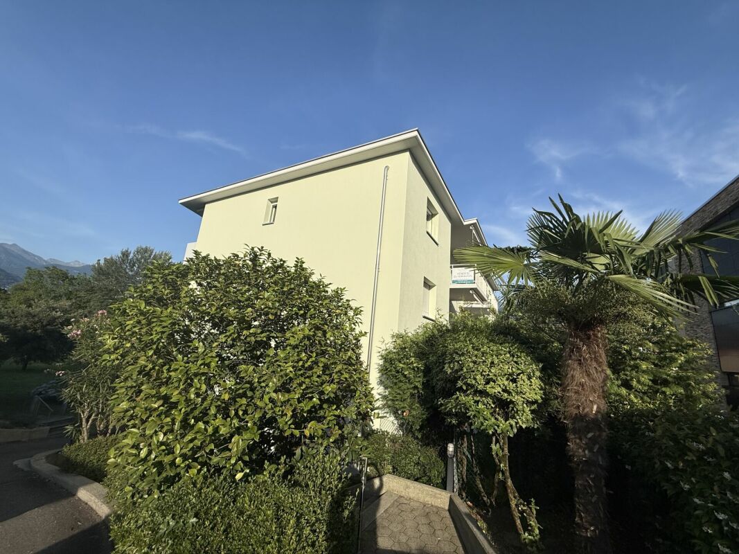 Wohnhaus mit Gartenansicht