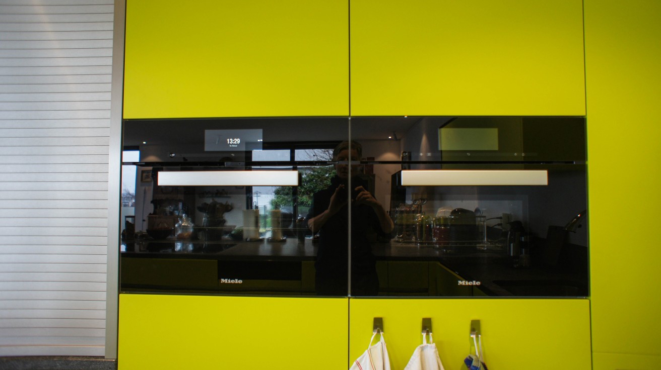 Moderne Küchenfronten in Neonfarben