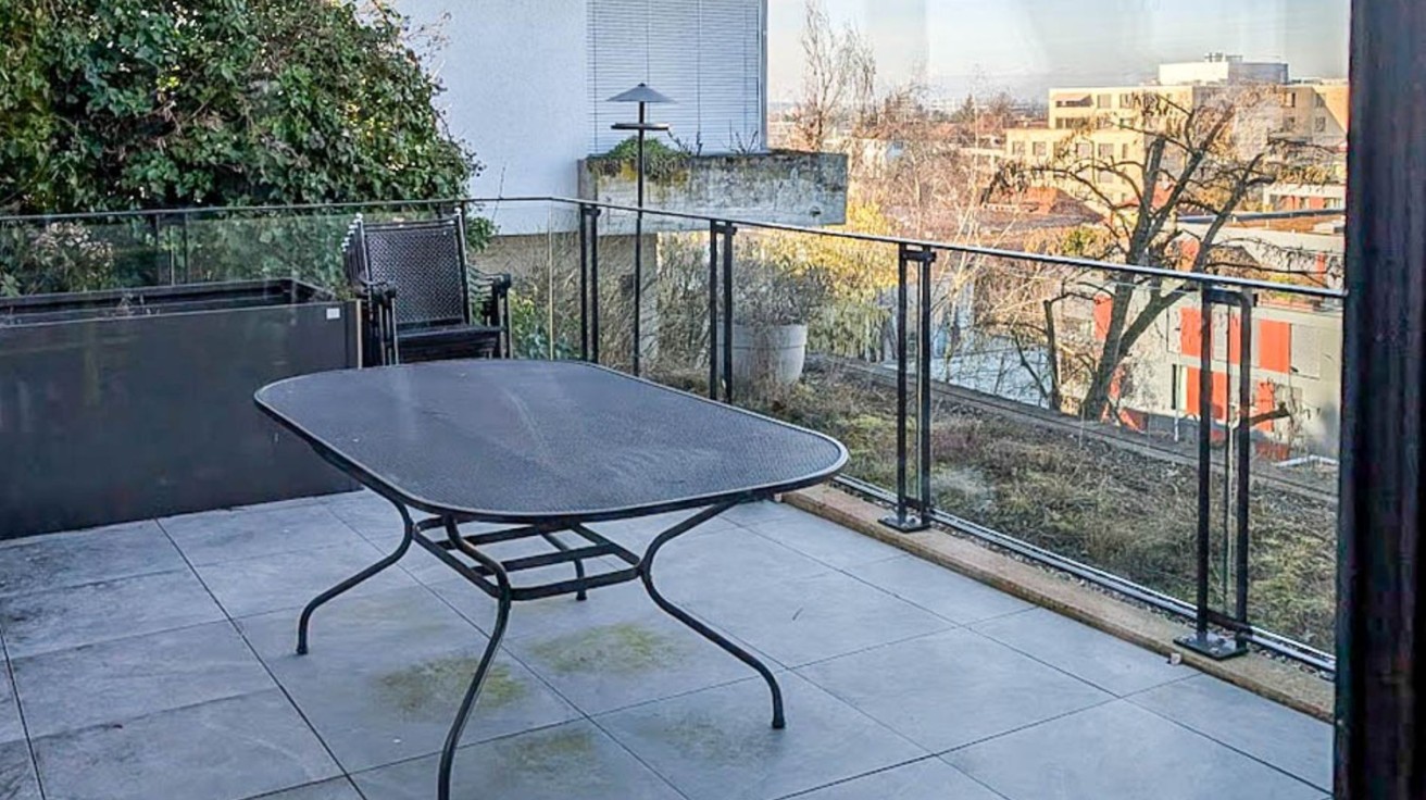 Balkon mit Blick ins Grüne und in die Nachbarschaft