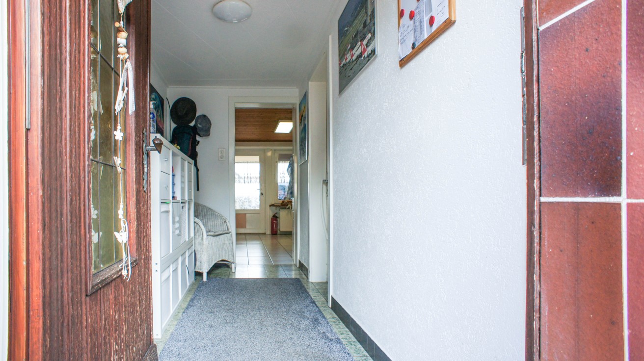 Eingangsflur mit Blick in den Innenbereich