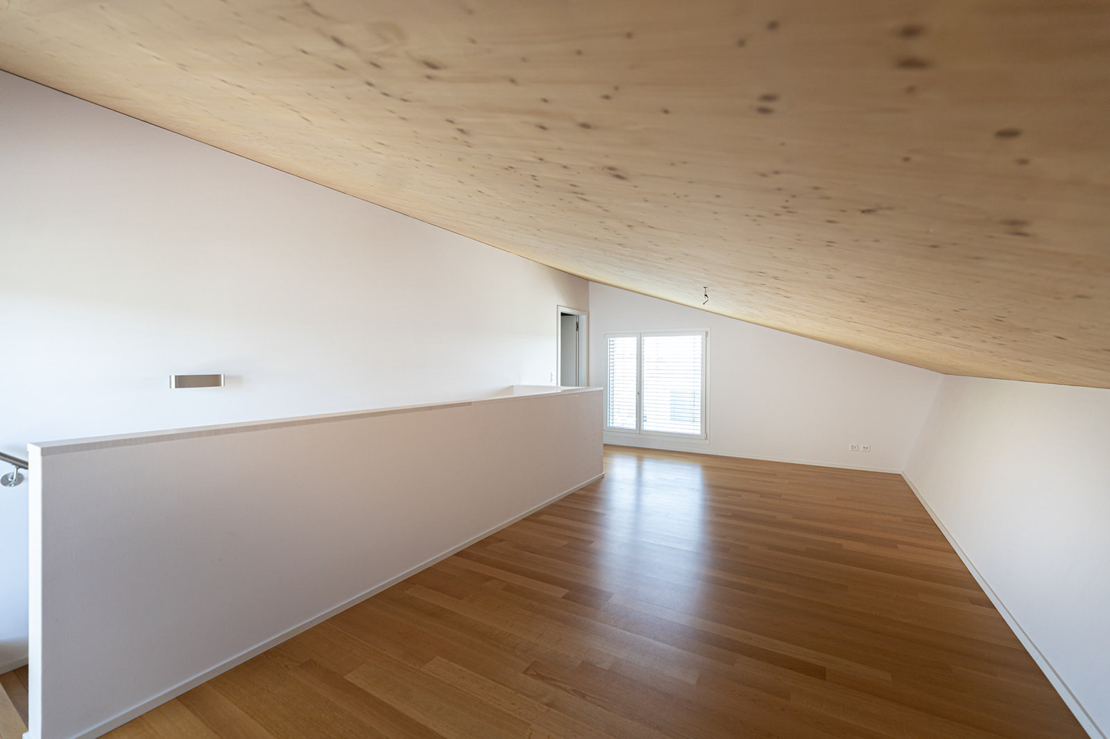 Ausgebauter Dachraum mit Holzdecke