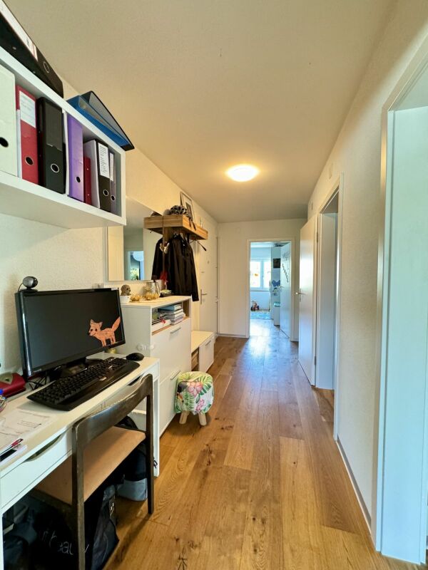 Flur mit Homeoffice-Bereich