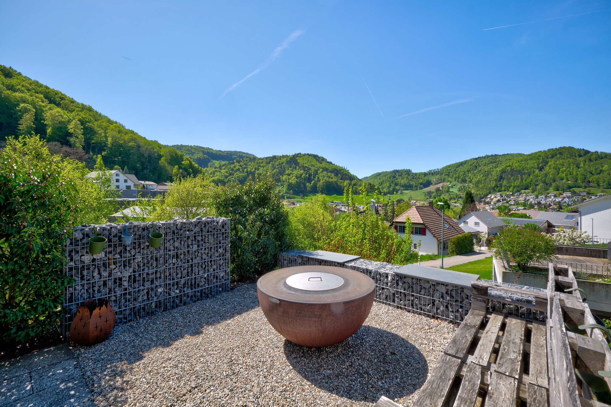 Terrasse mit Weitblick ins Tal