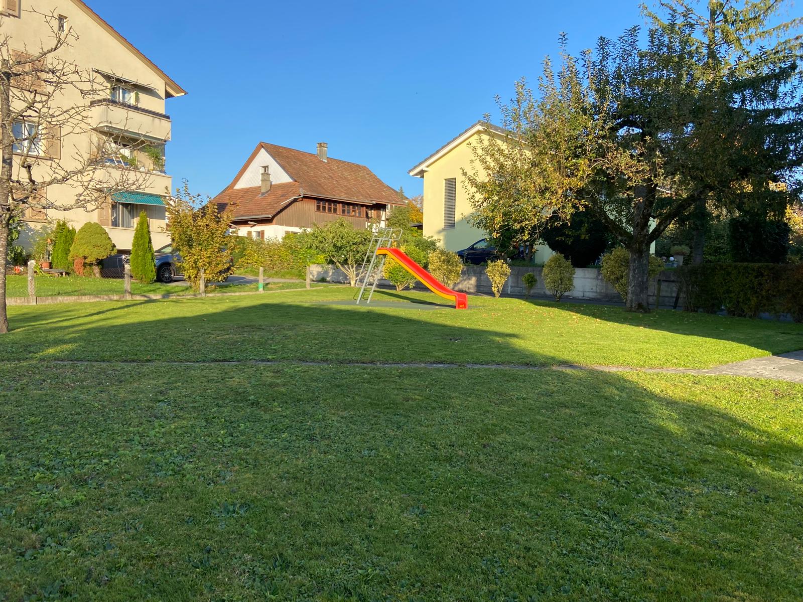 Wohnanlage mit Garten und Spielplatz