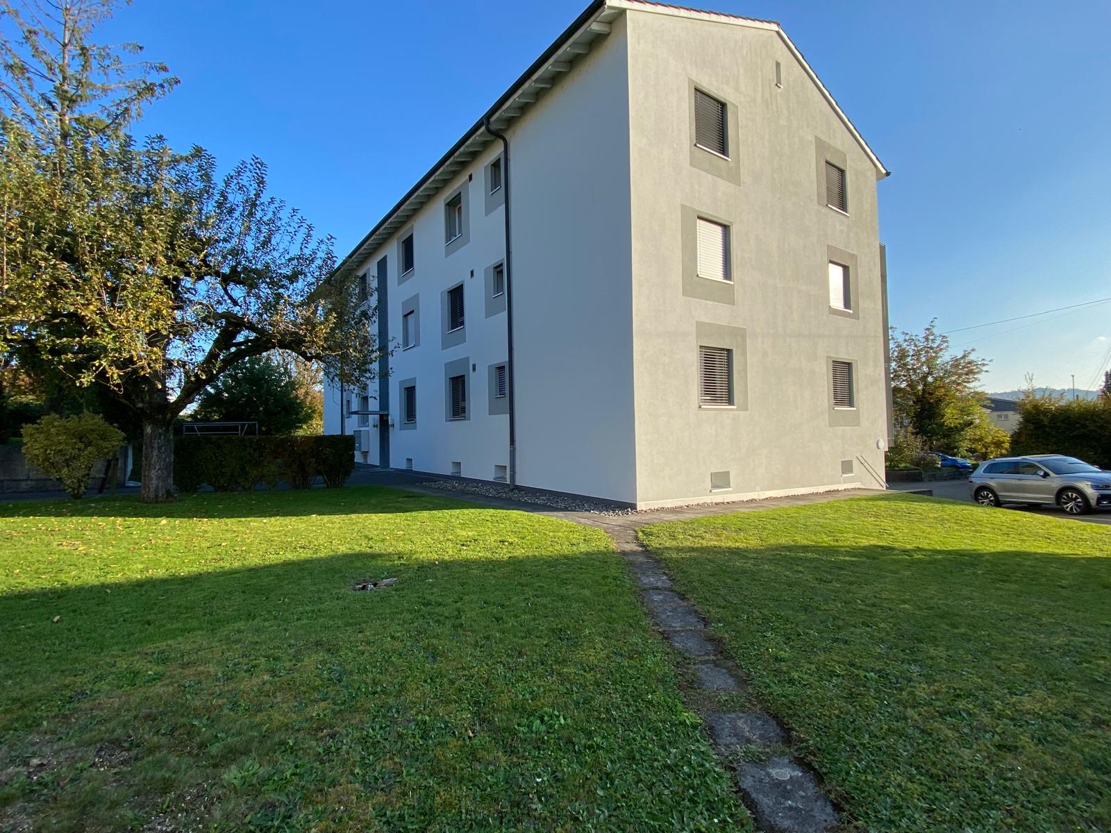 Mehrfamilienhaus mit Gartenansicht