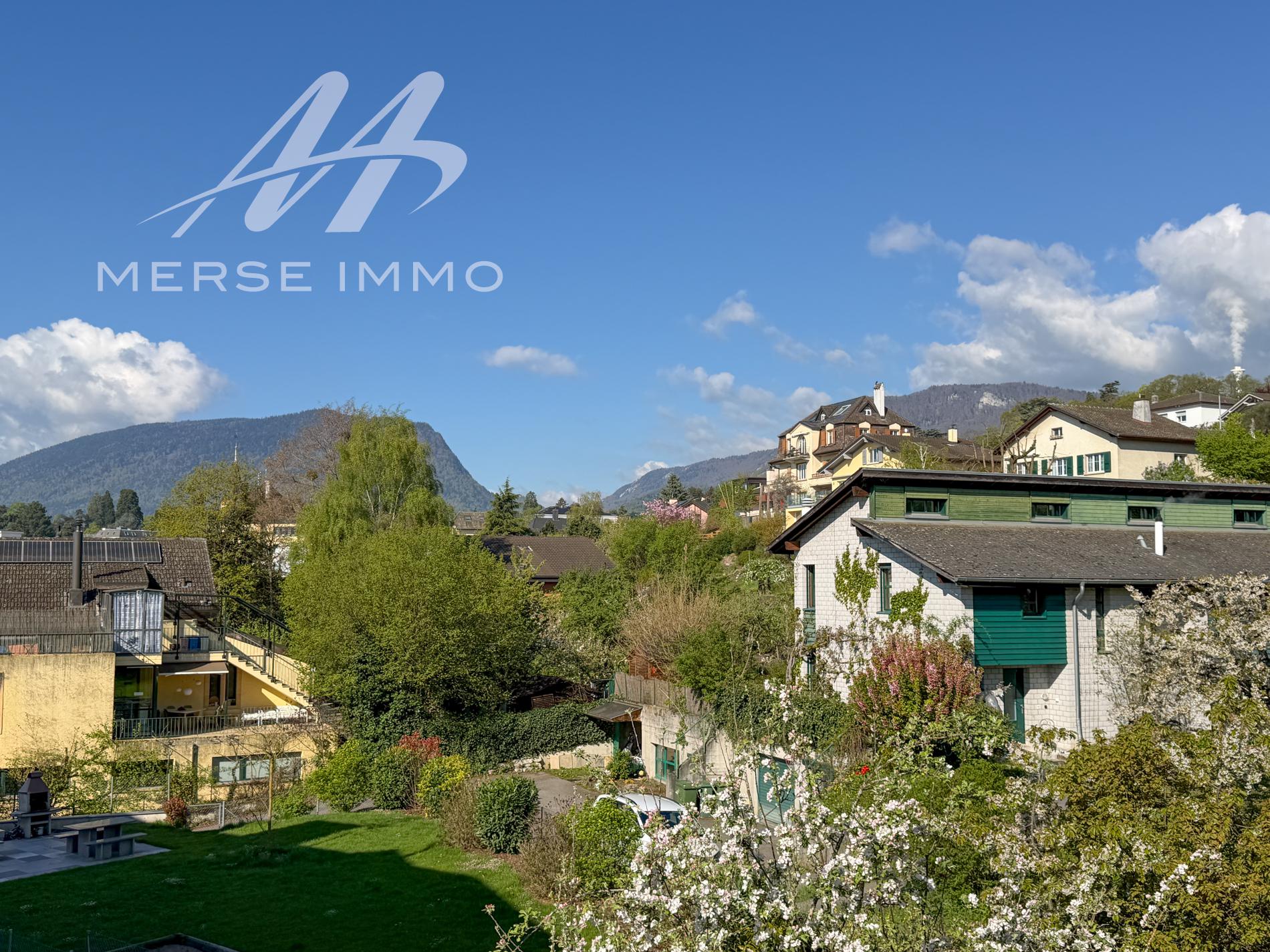 Wohnumgebung mit Bergblick