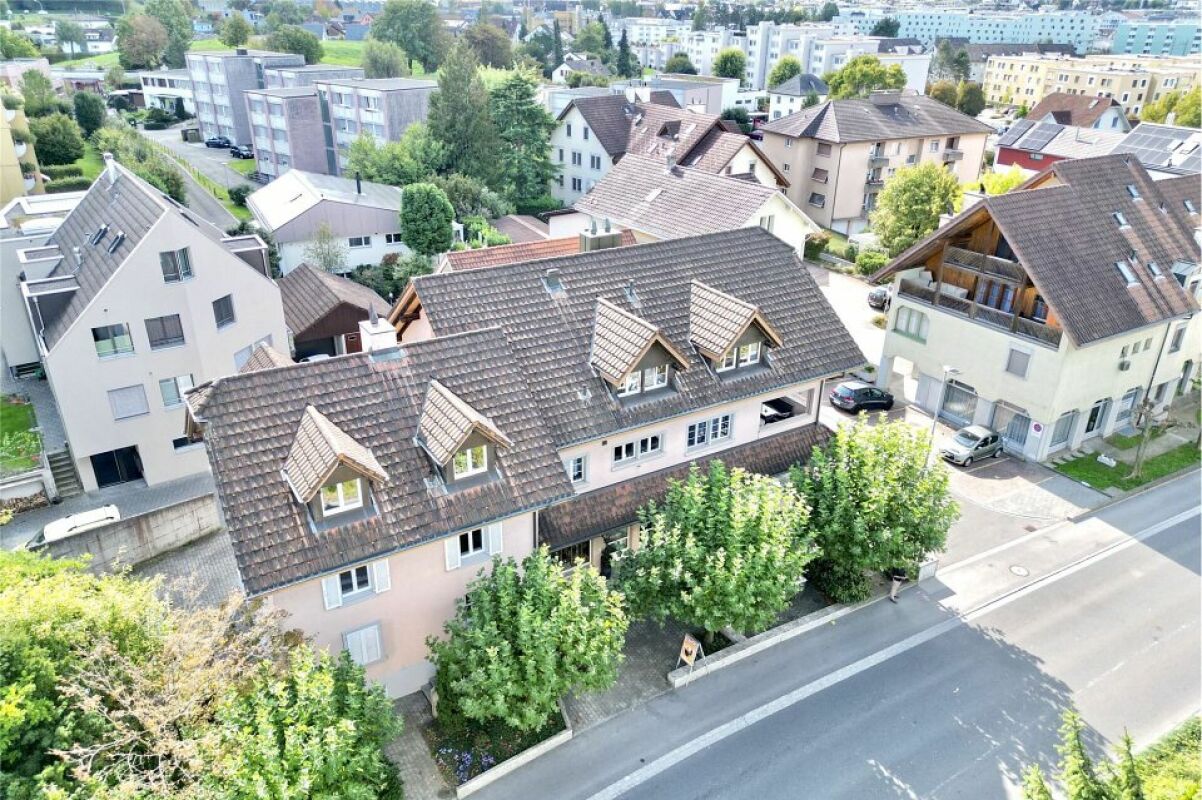 Luftaufnahme einer Wohnsiedlung mit Mehrfamilienhäusern