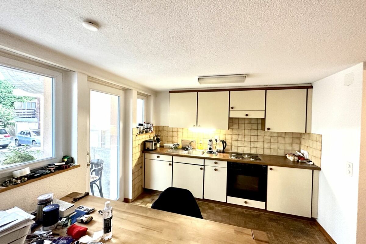 Kleine Küche mit Essbereich