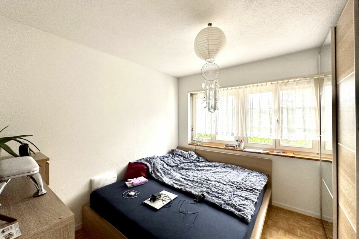 Helles Schlafzimmer mit Tageslicht