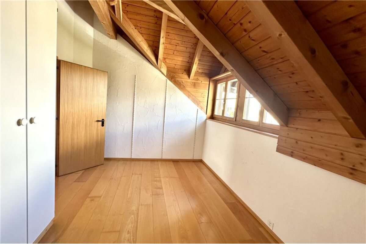 Dachgeschossraum mit Holzdecke