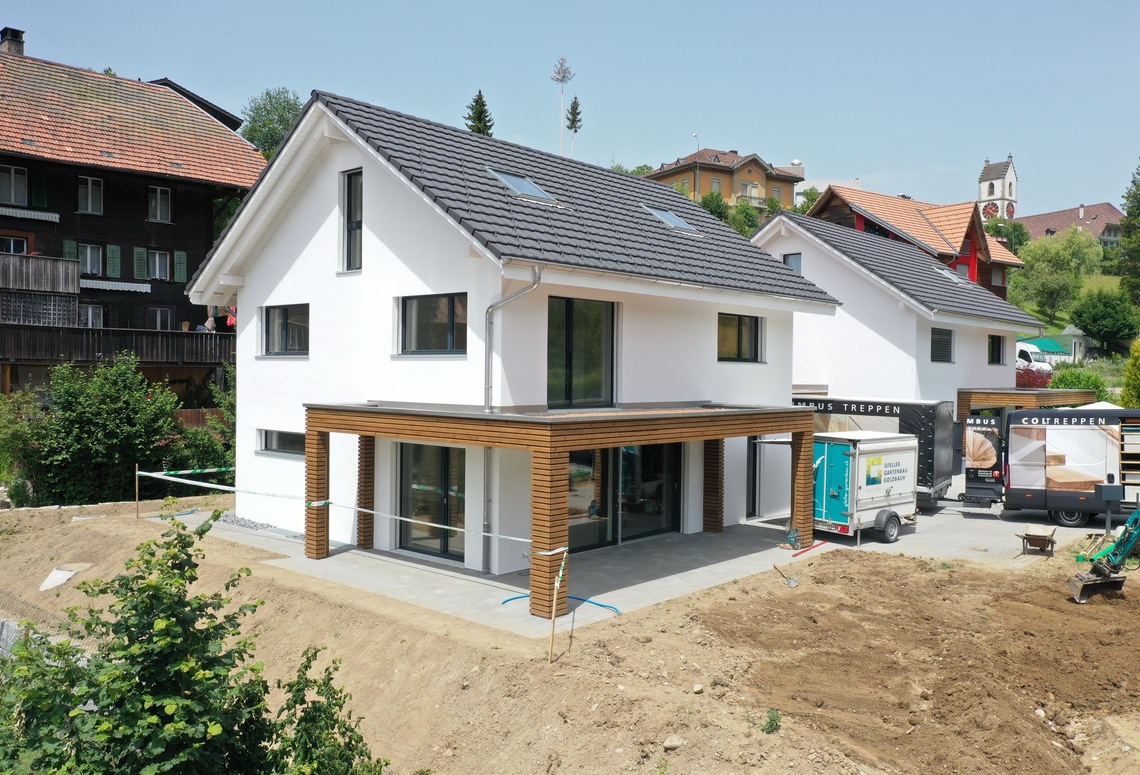 Modernes Einfamilienhaus im Bau mit Terrasse