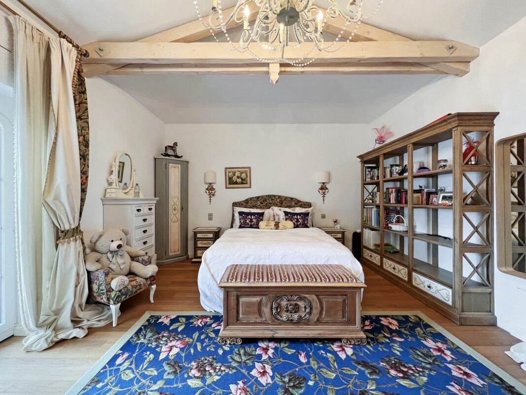 Gemütliches Schlafzimmer mit Vintage-Einrichtung