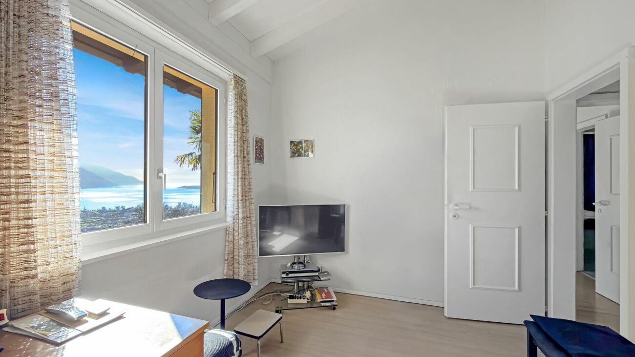 Helles Zimmer mit Meerblick