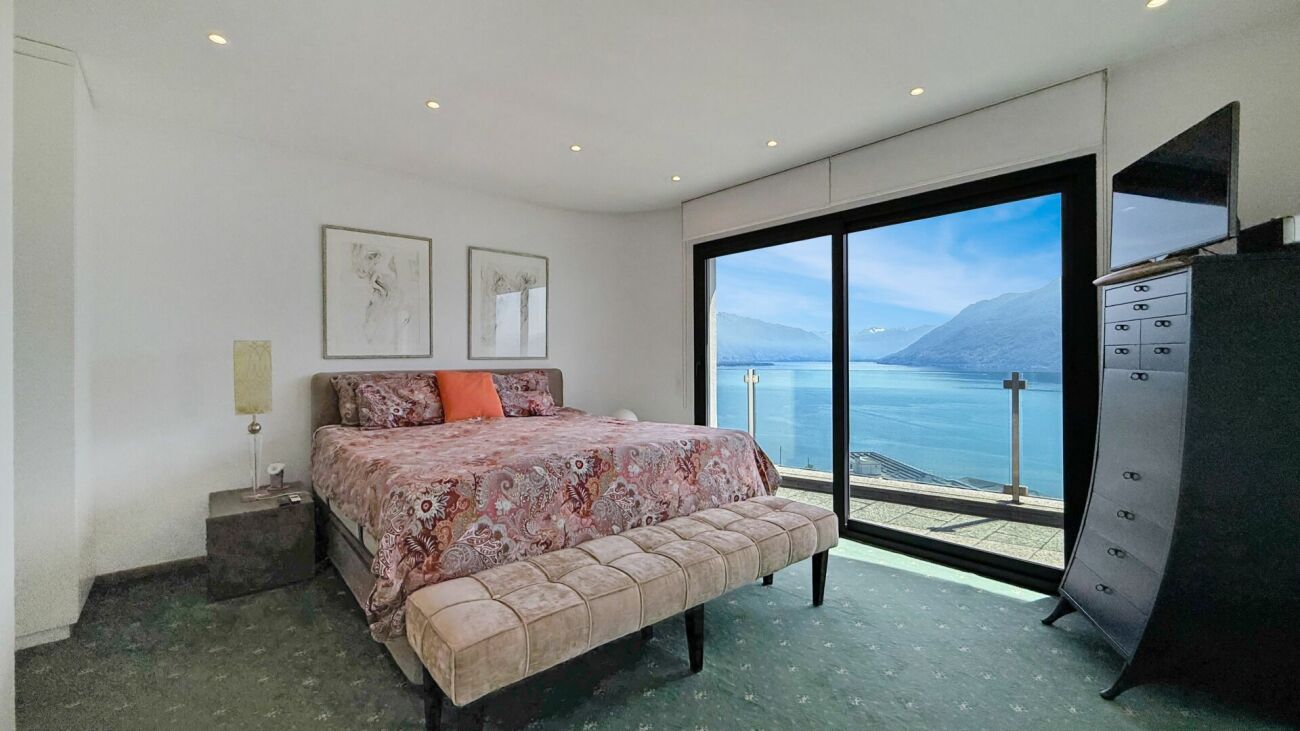 Schlafzimmer mit Seeblick