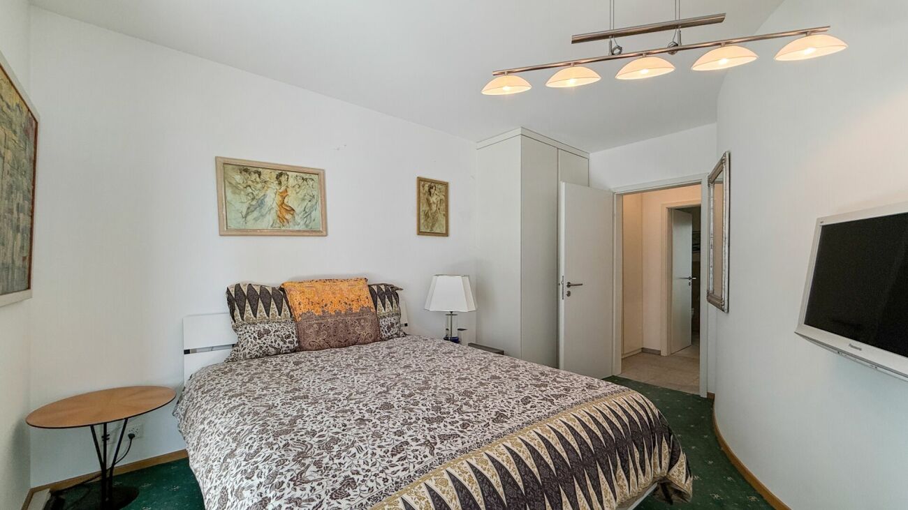 Schlafzimmer mit Doppelbett