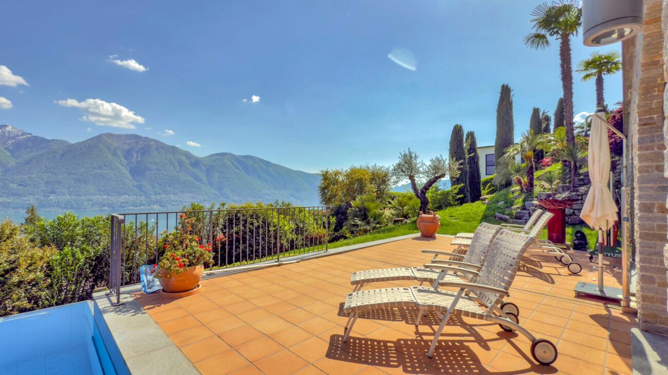 Terrasse mit Panorama- und Seeblick