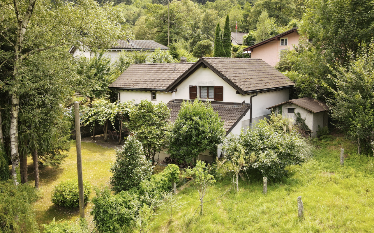Ländliches Wohnhaus im Grünen