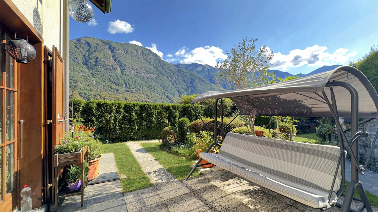 Garten mit Bergblick