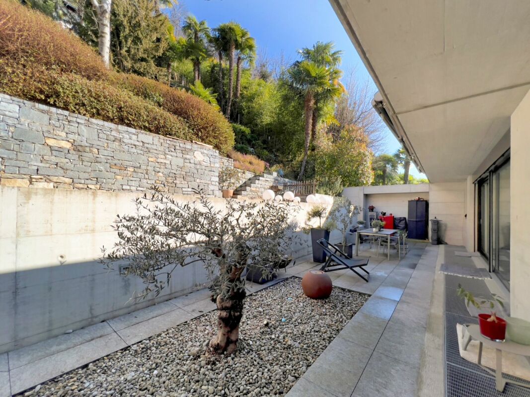 Terrasse mit mediterraner Bepflanzung