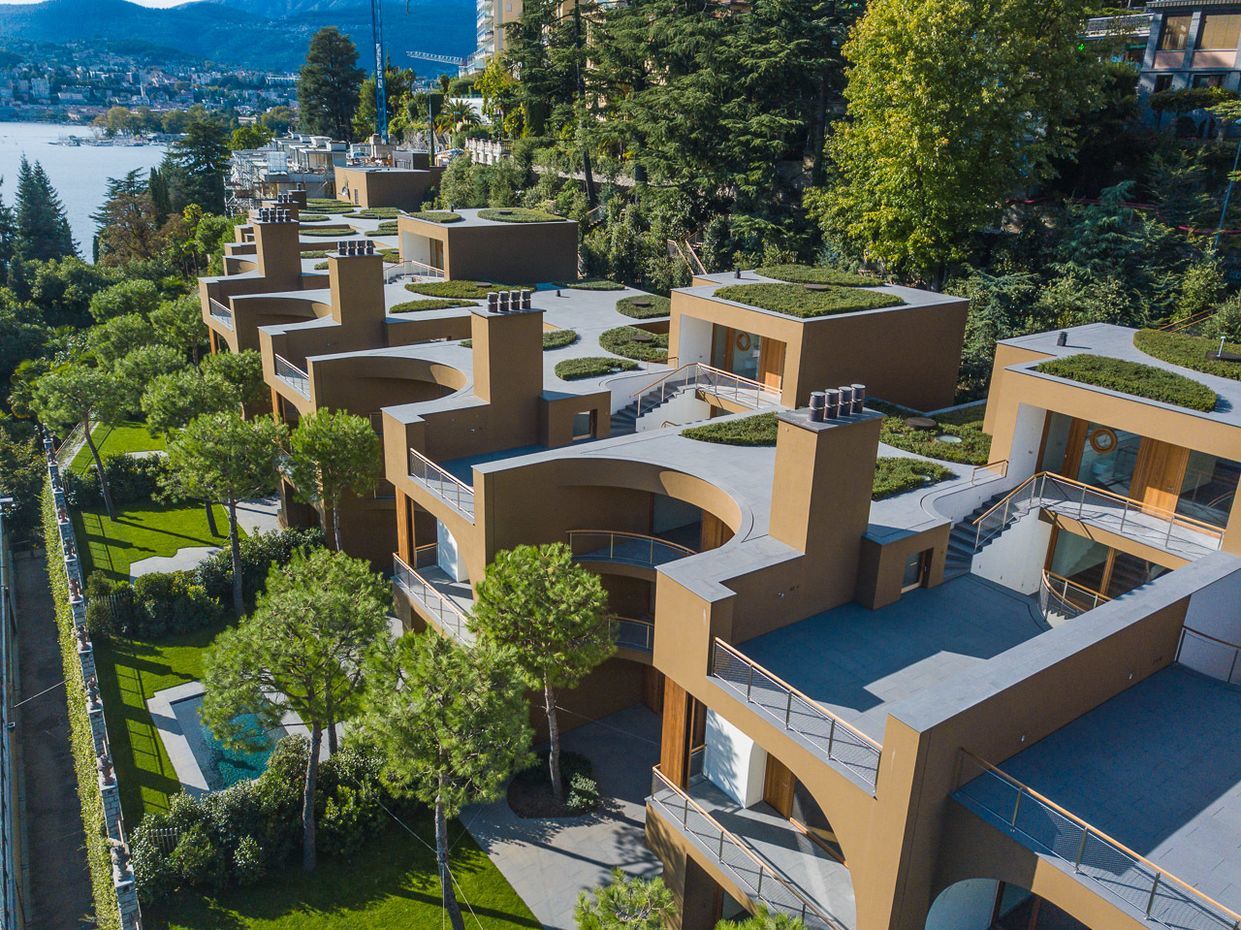Luxuriöse Architektur mit Hanglage und Seeblick