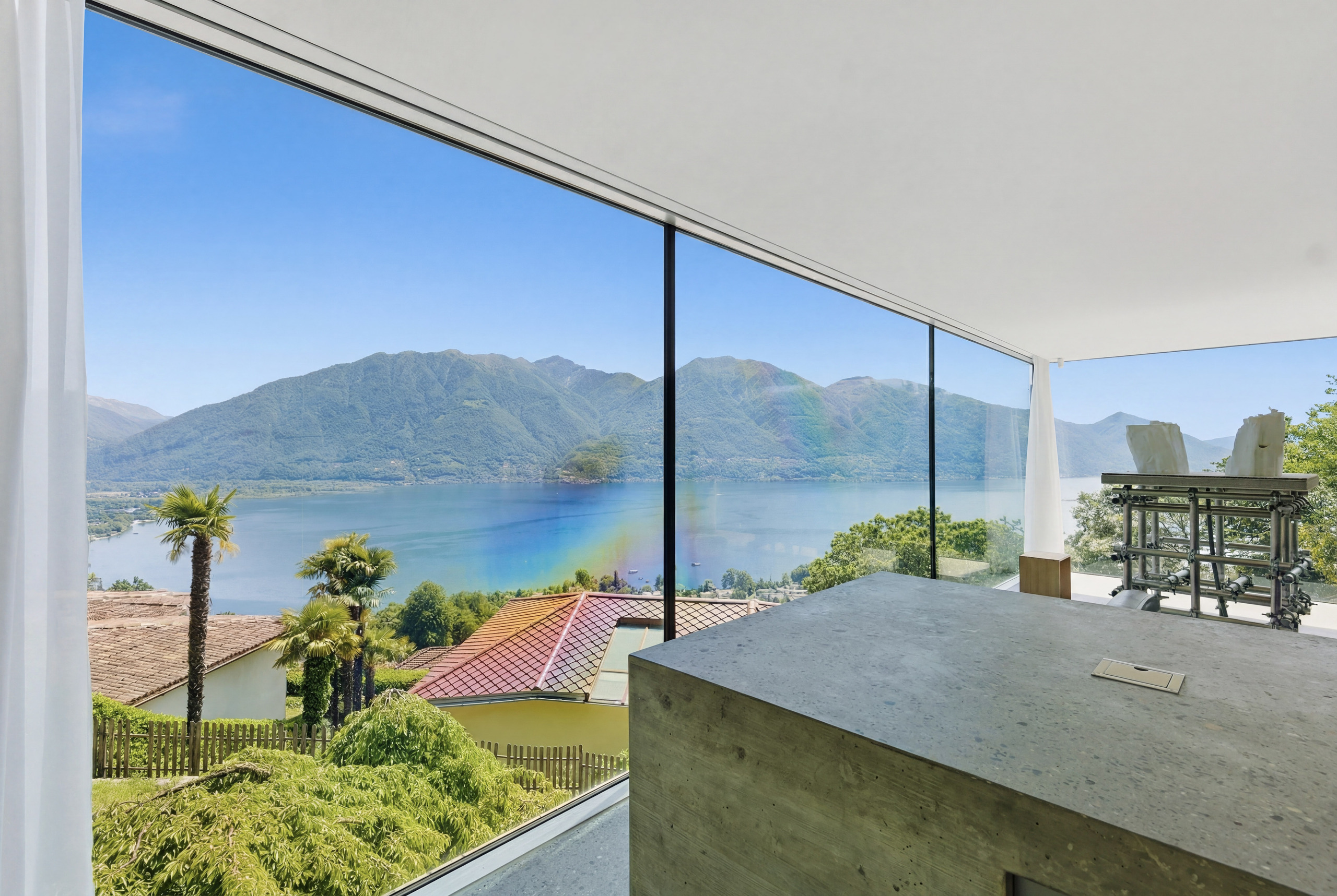 Panoramablick von einer modernen Terrasse