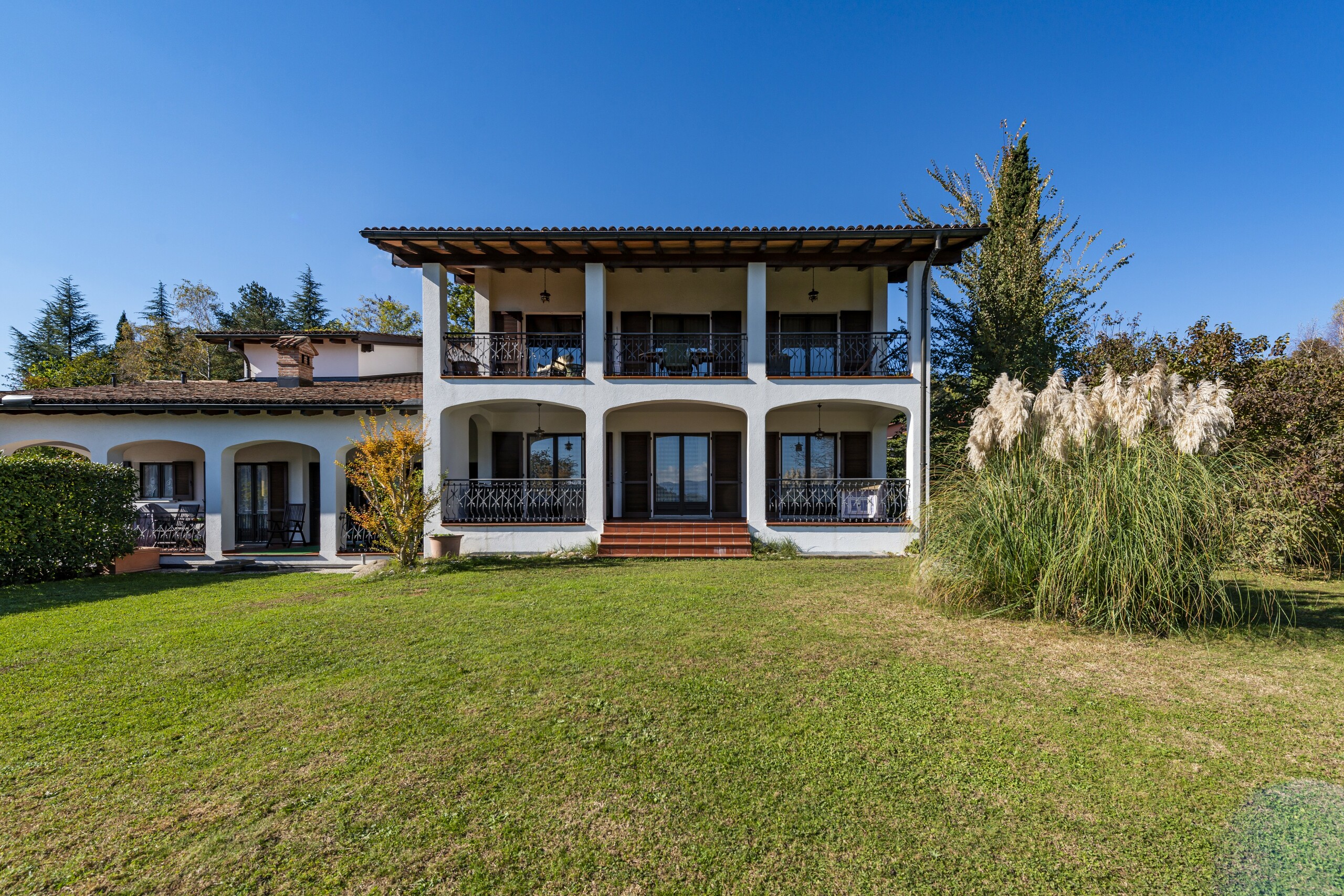 Mediterrane Villa mit Garten