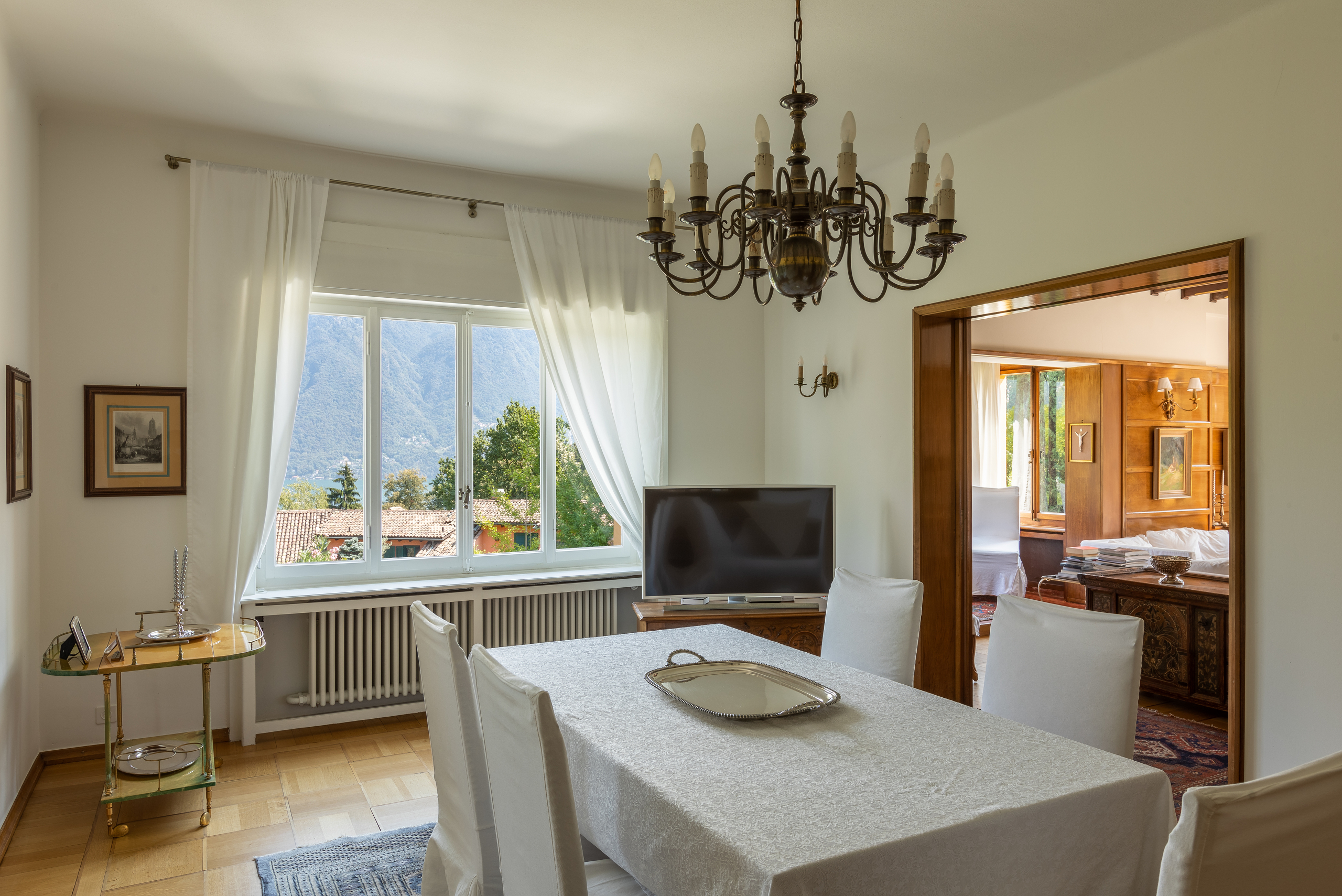 Esszimmer mit Bergblick