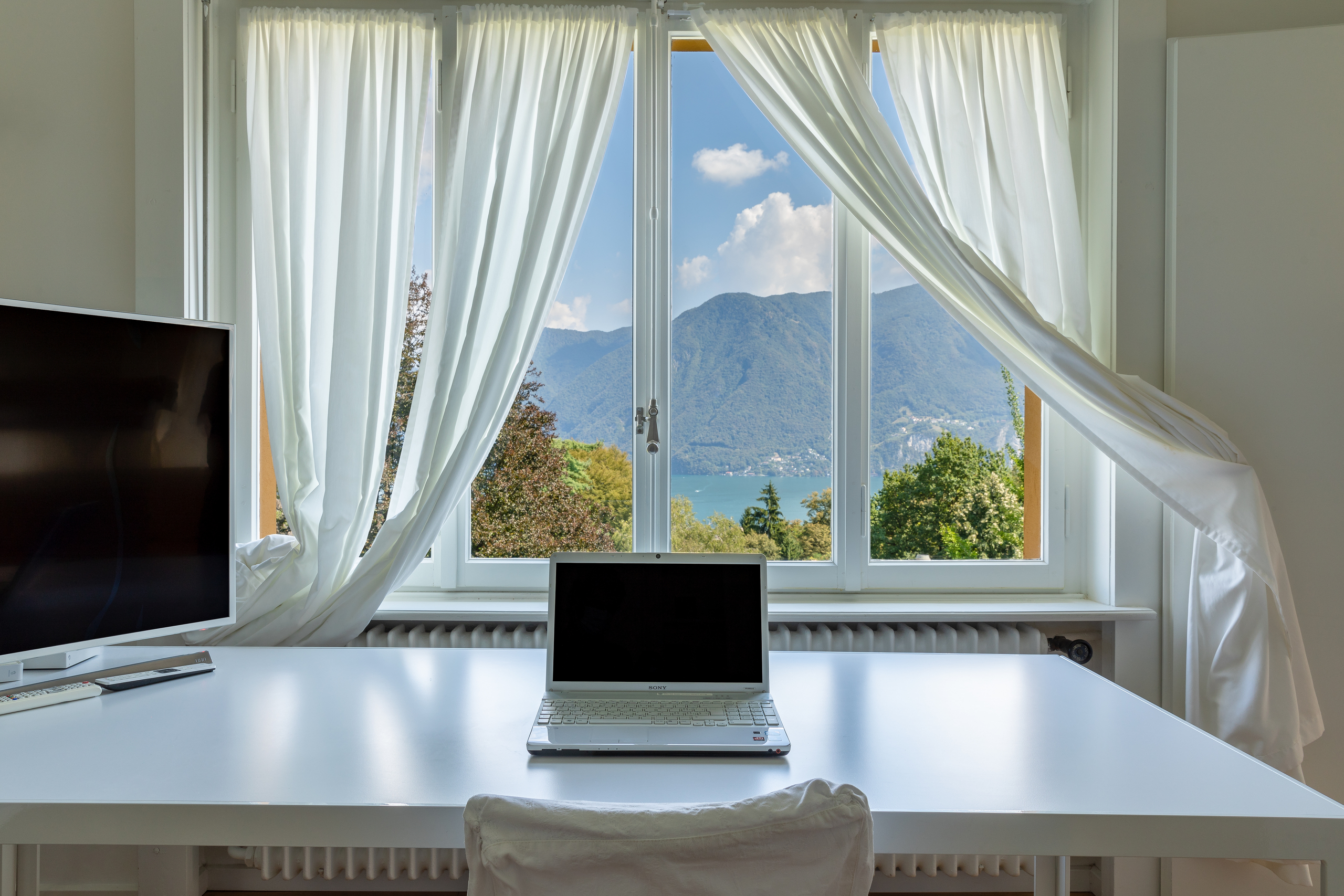 Arbeitszimmer mit Seeblick