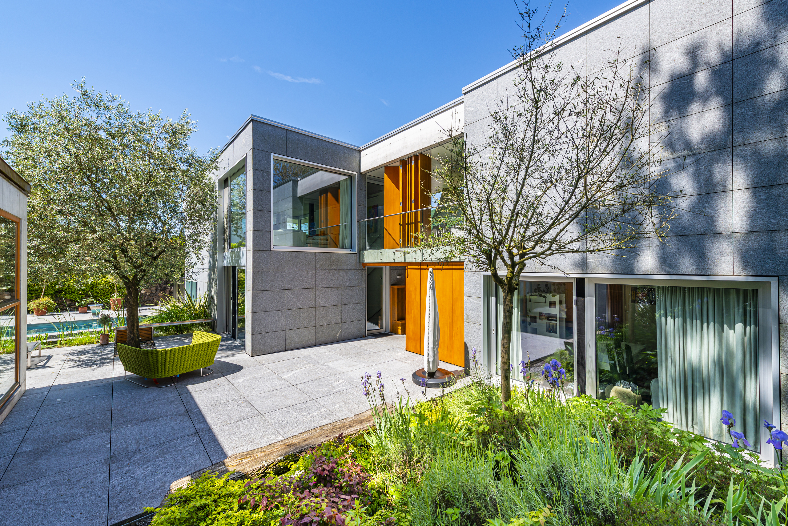 Moderne Innenhof-Ansicht eines Hauses