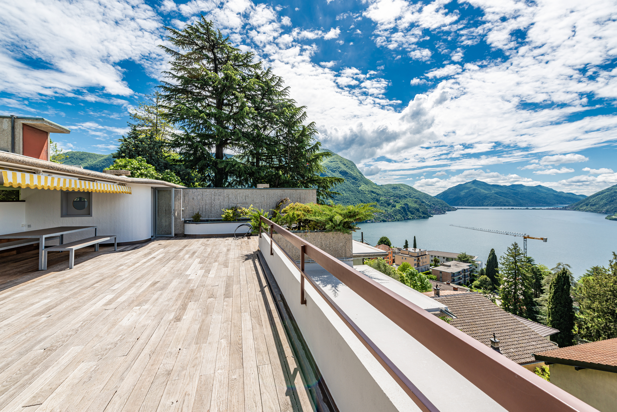 Dachterrasse mit Seeblick